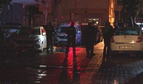 İ­z­m­i­r­’­d­e­ ­s­o­k­a­k­ ­o­r­t­a­s­ı­n­d­a­ ­ç­i­f­t­e­ ­c­i­n­a­y­e­t­